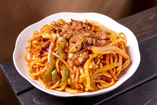 Stir Fried Beef Noodles 特色炒拉面（牛）